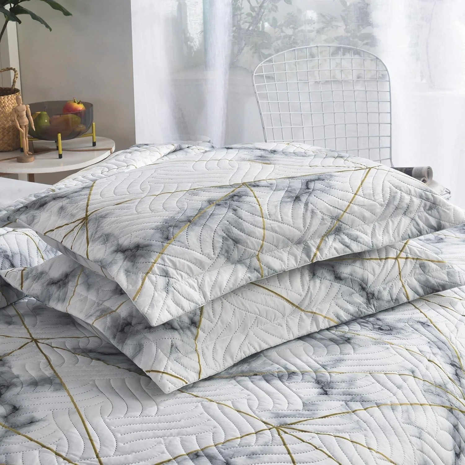 3-Piece Reversible Quilted Bedspread Set (220x240cm)